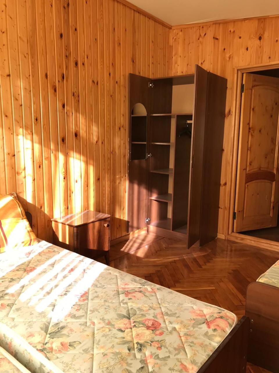 Гостевой Дом С Садом Otel Gagra Dış mekan fotoğraf
